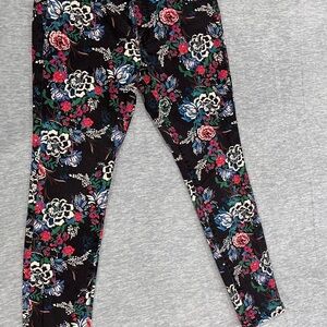 Anthropology Pilcro womenBlack and Red Floral Leggings